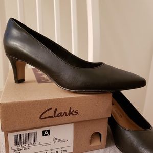 Clarks black pumps size 7
